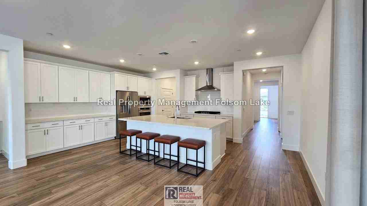 590 San Sorrento St - Photo 2 of 20