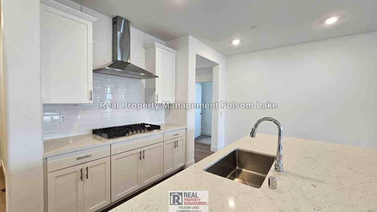 590 San Sorrento St - Photo 3 of 20