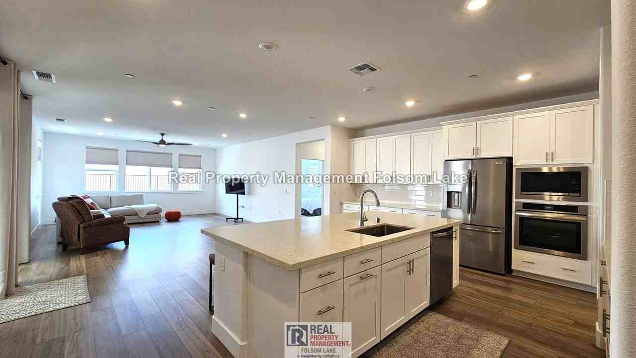 590 San Sorrento St - Photo 4 of 20