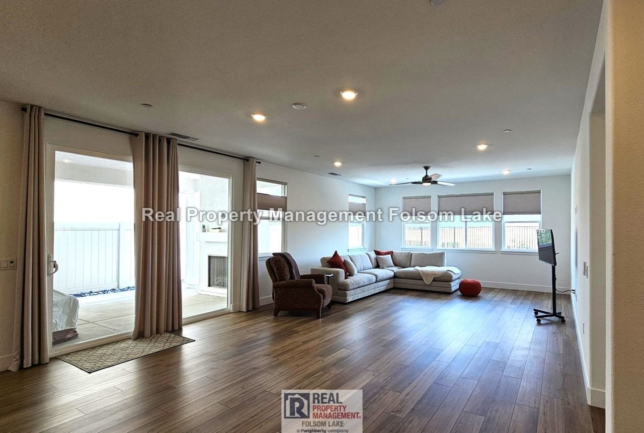590 San Sorrento St - Photo 5 of 20