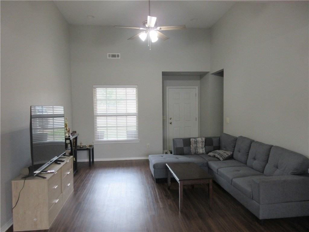 3304 Sw Deerfield Blvd #2 - Photo 4 of 20