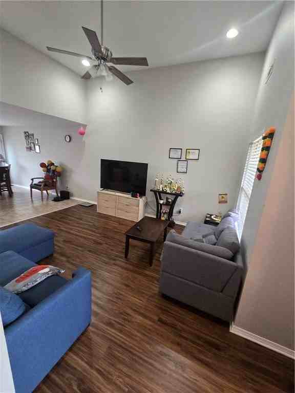3304 Sw Deerfield Blvd #2 - Photo 5 of 20