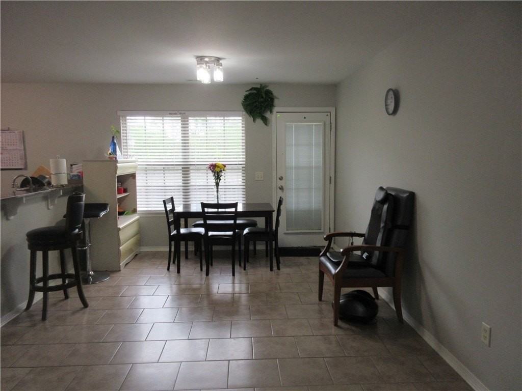 3304 Sw Deerfield Blvd #2 - Photo 6 of 20