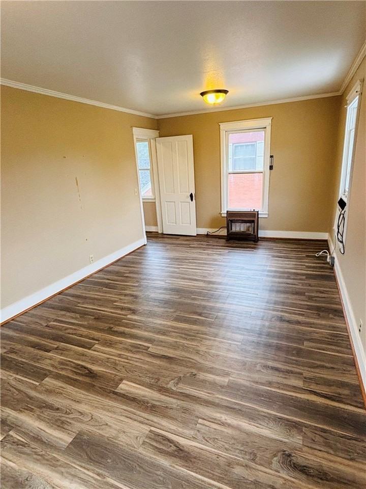 308 S Rogers St - Photo 3 of 19