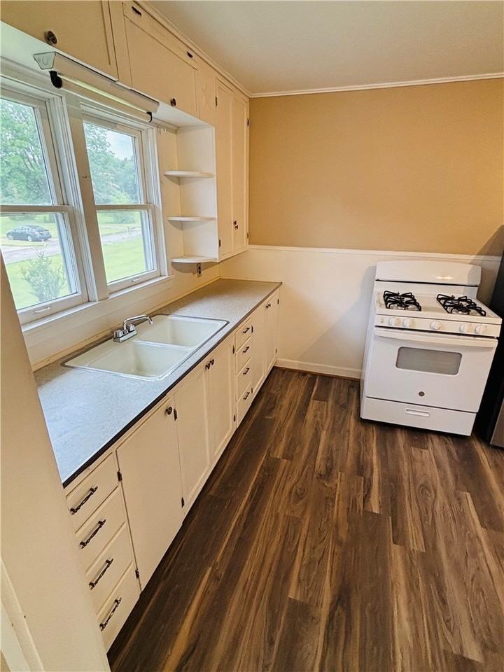 308 S Rogers St - Photo 4 of 19
