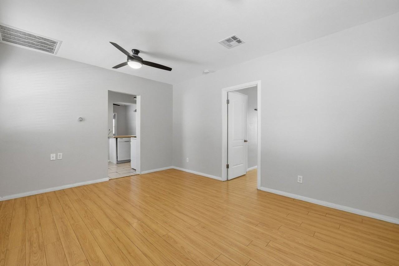 10412 Eldora Ave - Photo 6 of 36