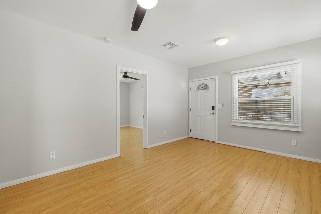 10412 Eldora Ave - Photo 7 of 36