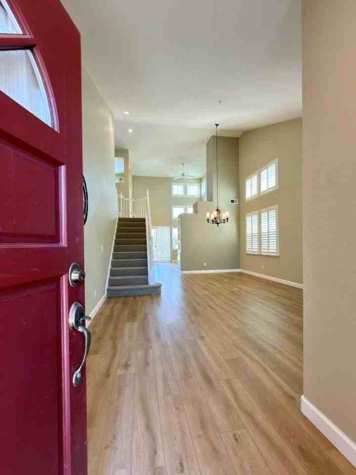 94 S Newport Dr - Photo 4 of 45