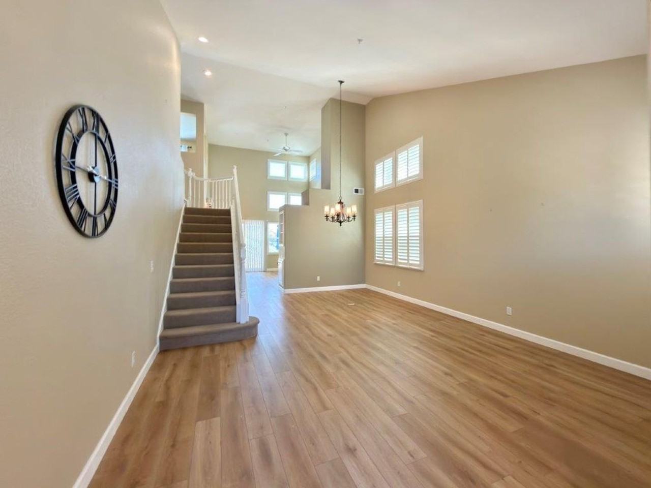 94 S Newport Dr - Photo 5 of 45