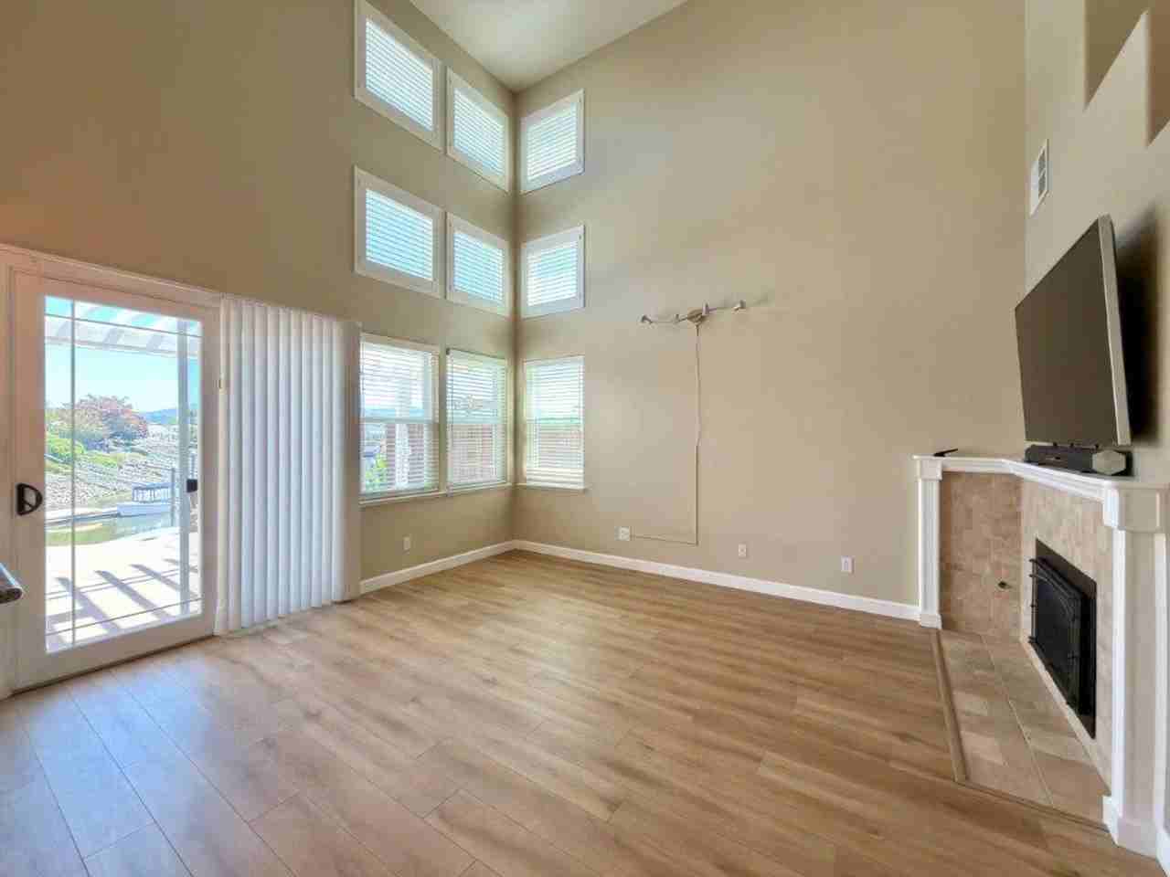 94 S Newport Dr - Photo 7 of 45