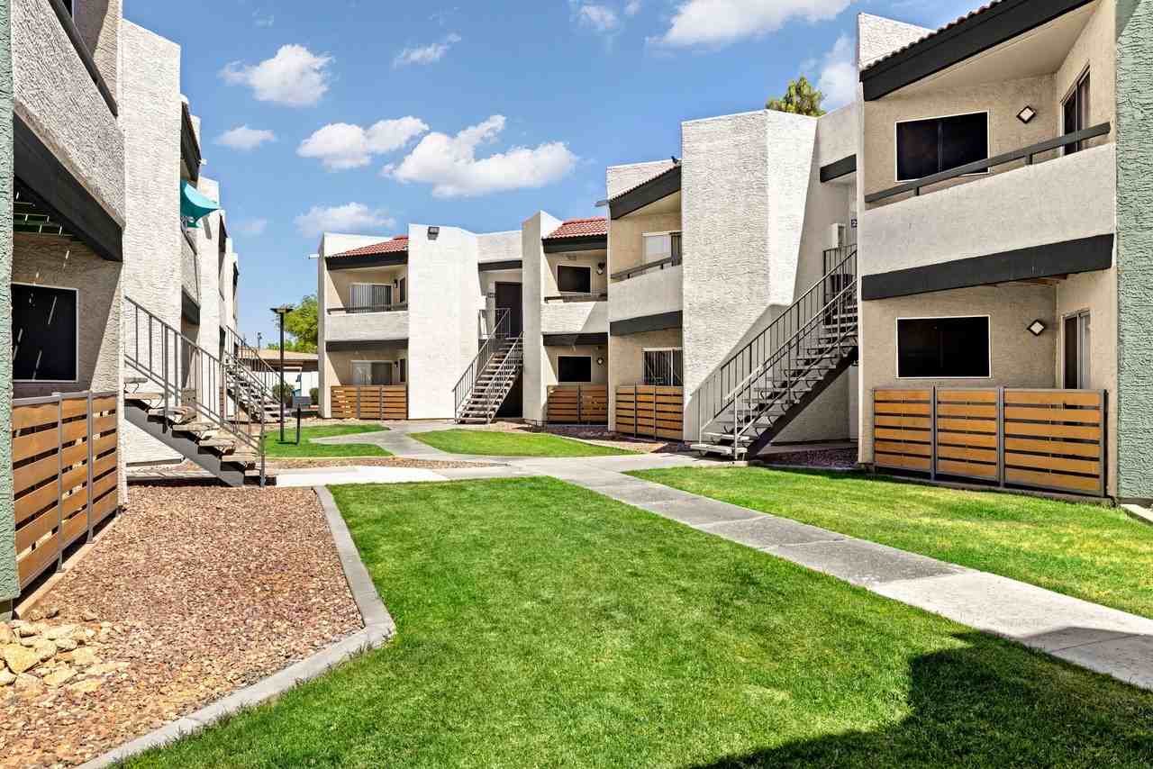 Citrine on 67th Apartments - Photo 4 of 30