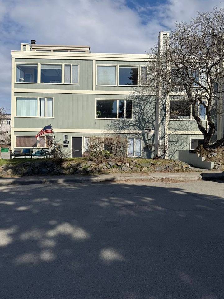 705 O St #D - Photo 2 of 21