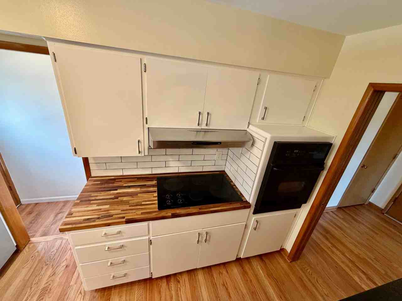 1712 Se 104th Ave - Photo 4 of 50