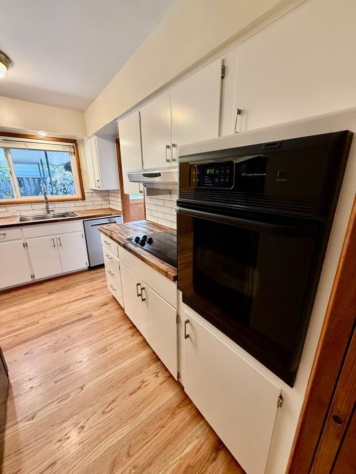 1712 Se 104th Ave - Photo 5 of 50