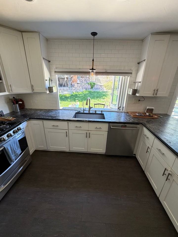 467 Mainsail Rd - Photo 3 of 32