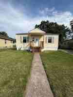 featured image of 2556 Center St