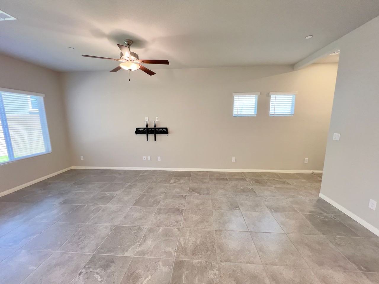 10946 Cambridge Lakes Ave - Photo 6 of 35