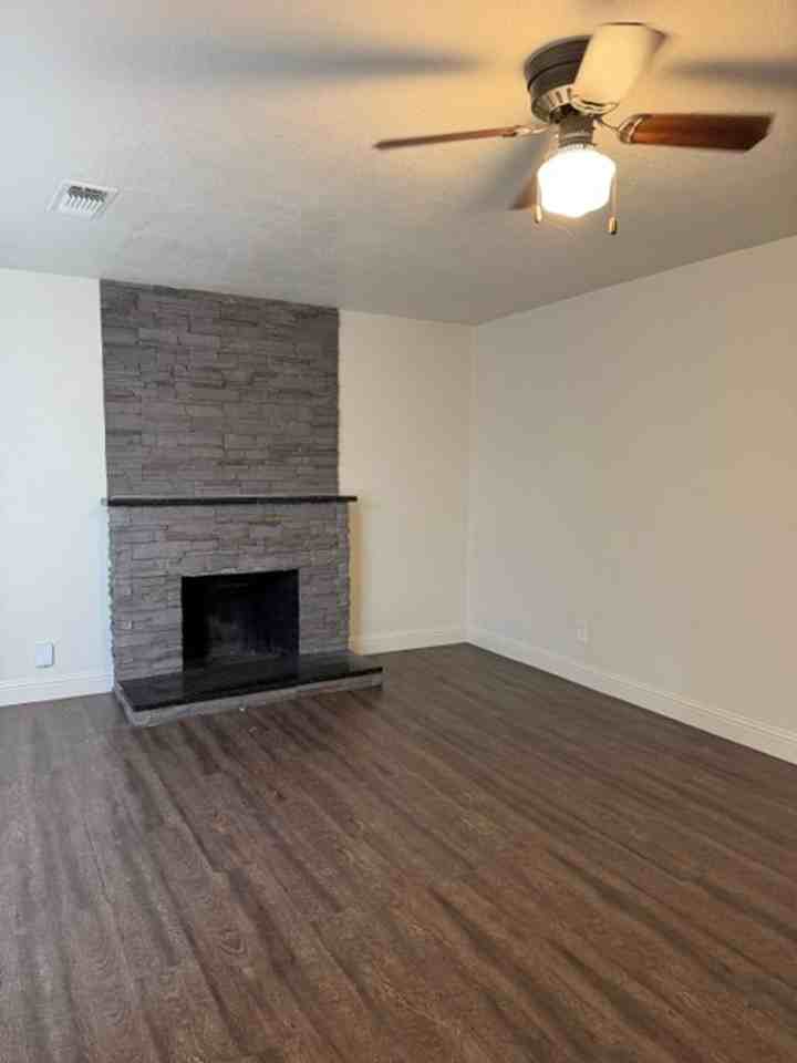 5834 55th St - Photo 2 of 13