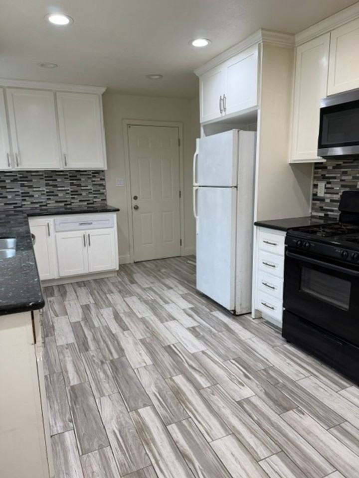5834 55th St - Photo 4 of 13
