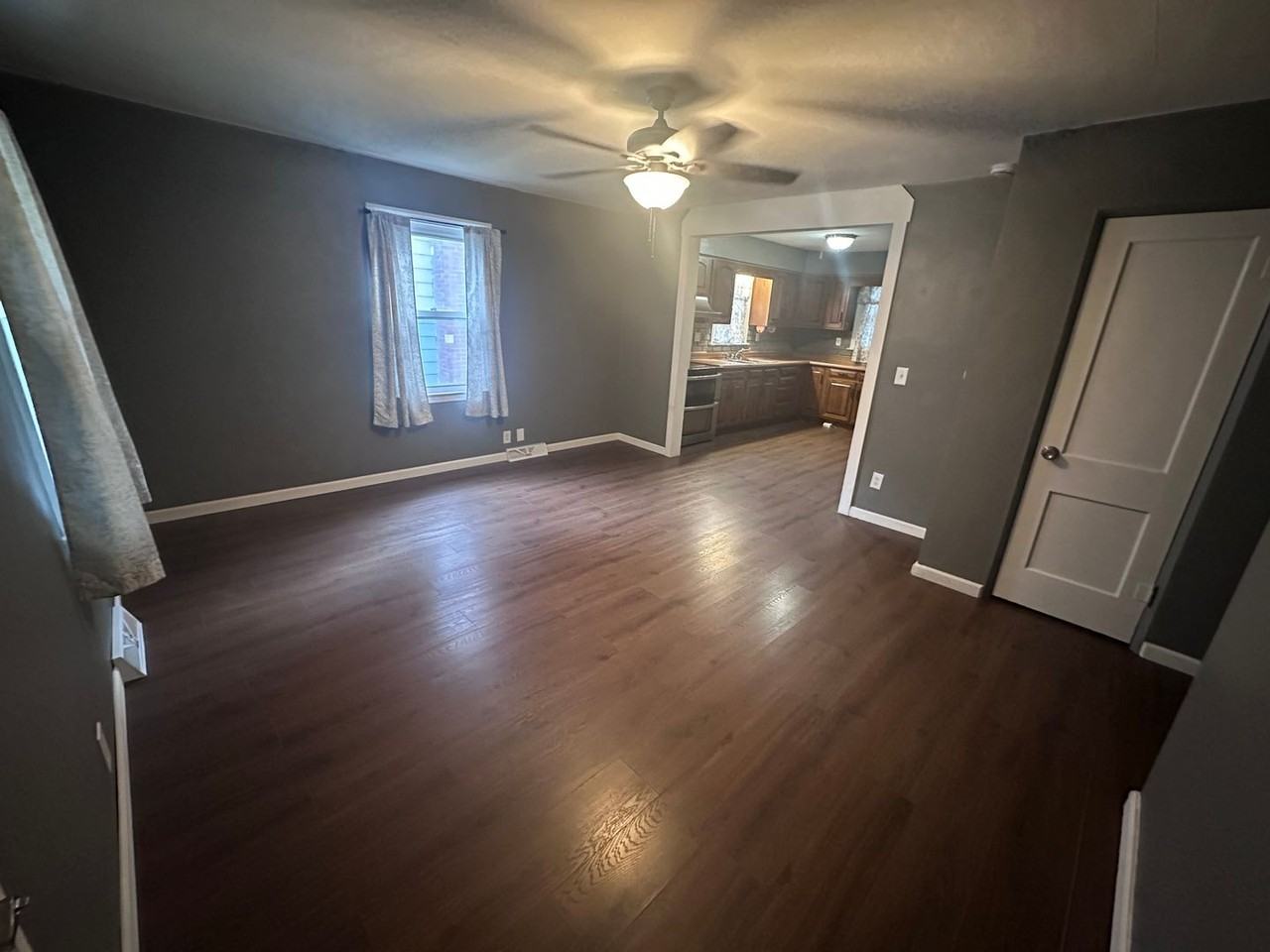 2415 Jerden Ave - Photo 5 of 19