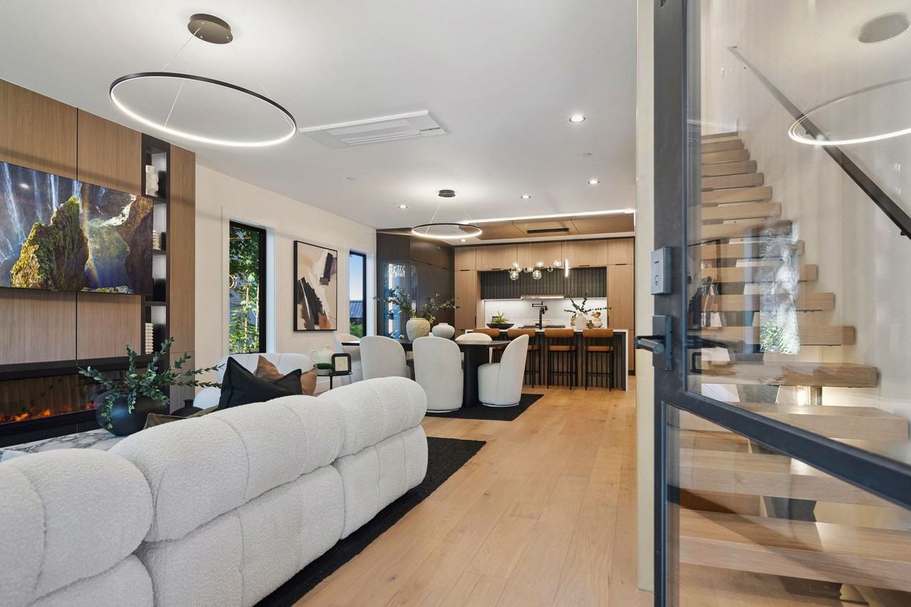 705 1st St - Photo 5 of 35