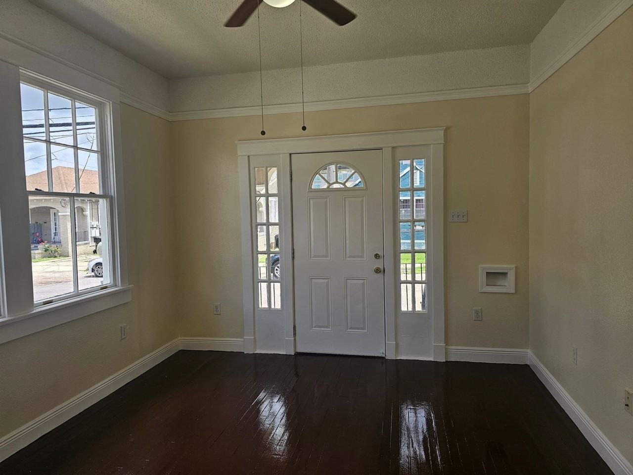 4702 Euphrosine St - Photo 3 of 12