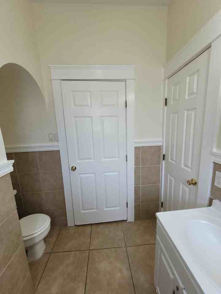 4702 Euphrosine St - Photo 5 of 12