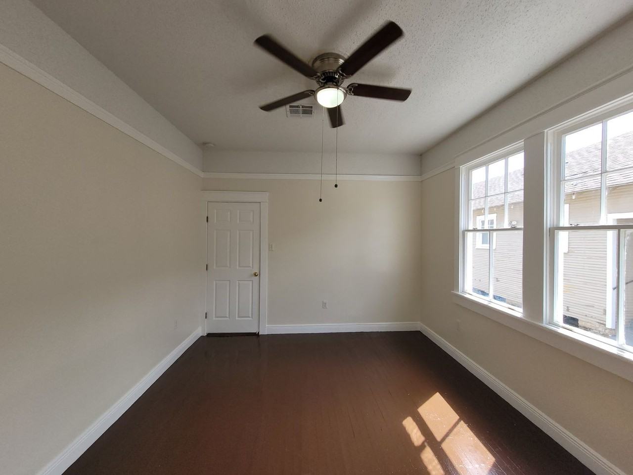 4702 Euphrosine St - Photo 7 of 12