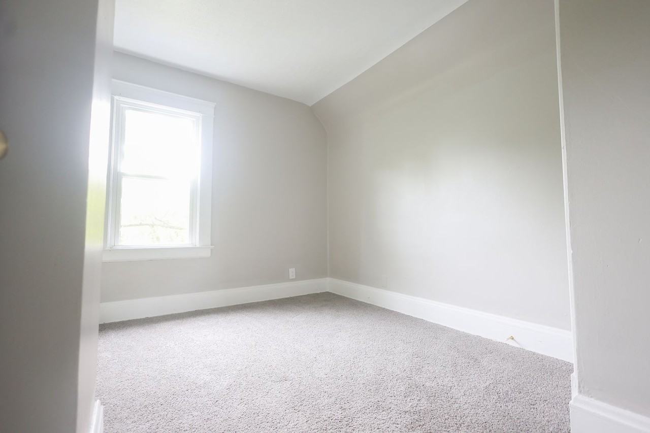 13306 Harvard Ave - Photo 4 of 14