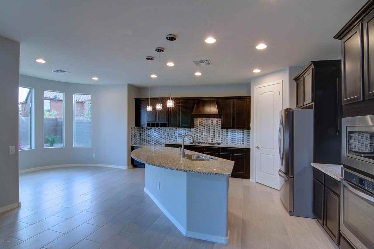 3607 E Salter Dr - Photo 3 of 34