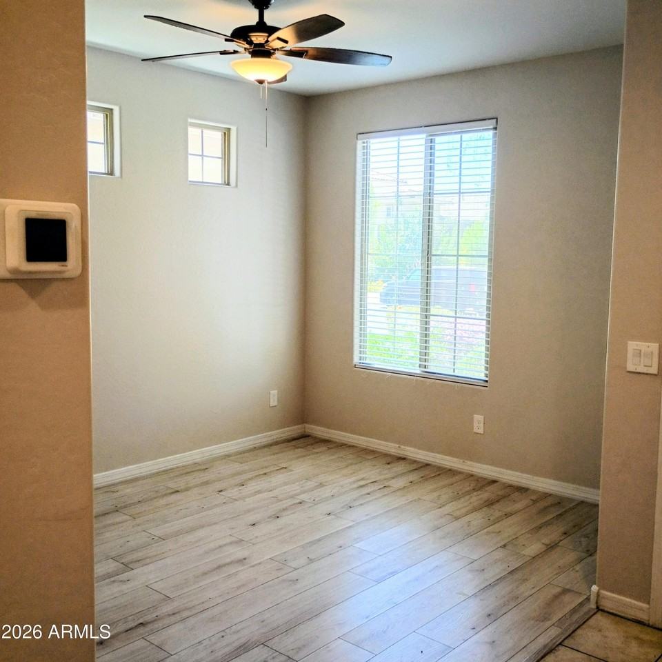 8746 W Solano Dr - Photo 4 of 31