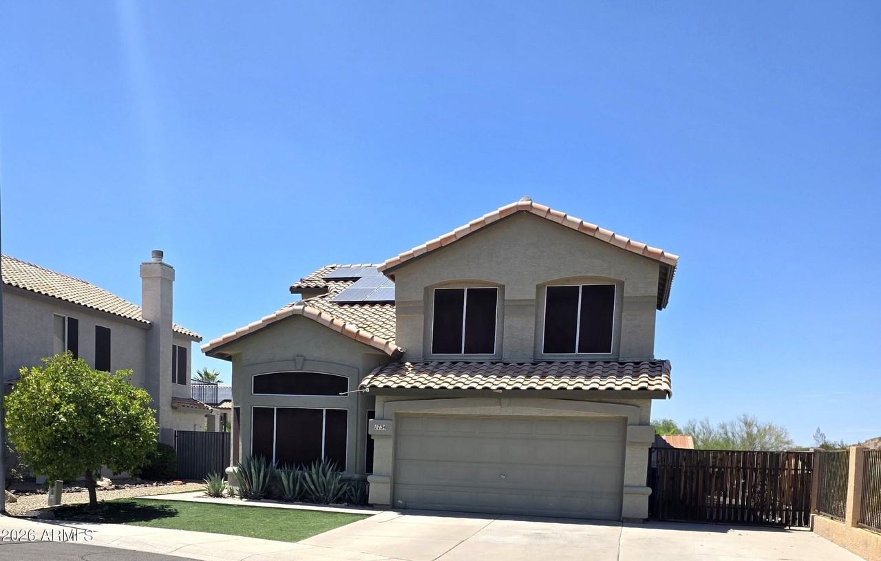 1734 E Pontiac Dr