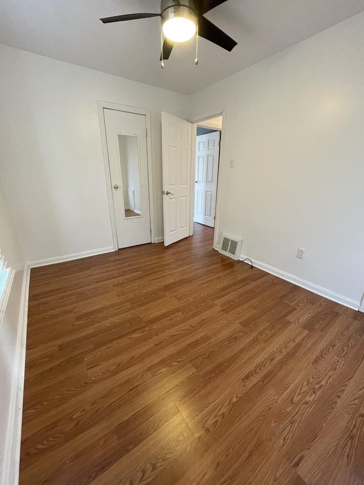 402 Brewer Ave #1 - Photo 4 of 12