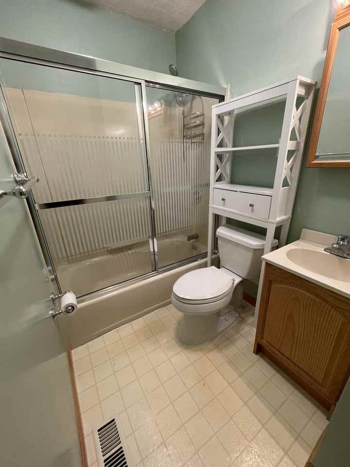 402 Brewer Ave #1 - Photo 6 of 12