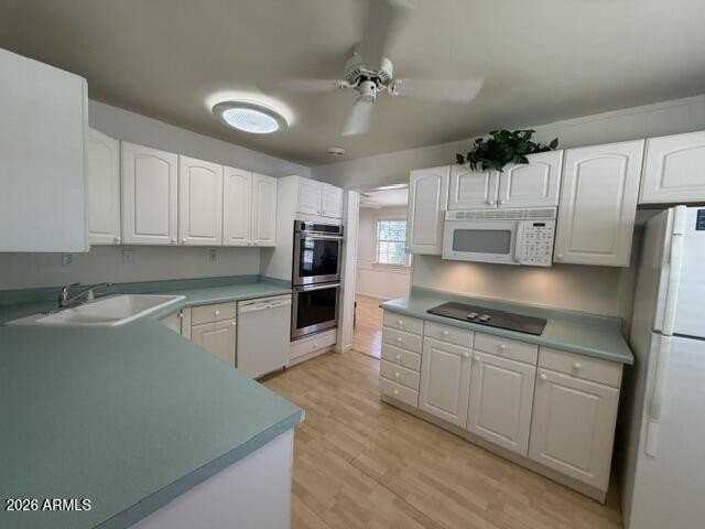 423 W 14th St - Photo 4 of 25