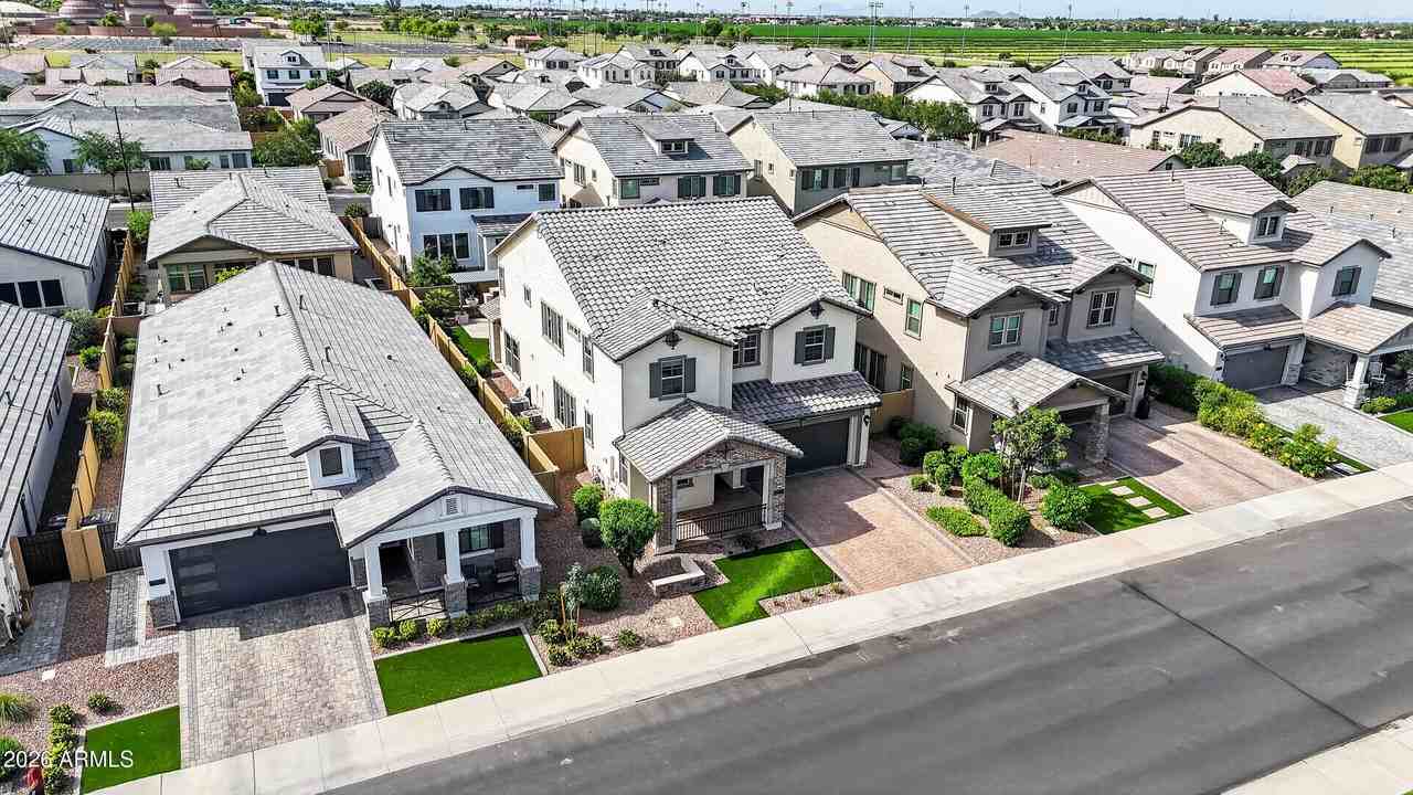 2141 E Flamingo Way - Photo 3 of 50