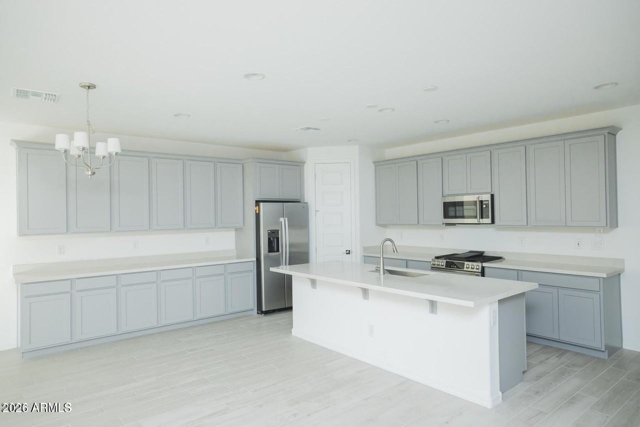 3512 N 103rd Ave - Photo 5 of 18