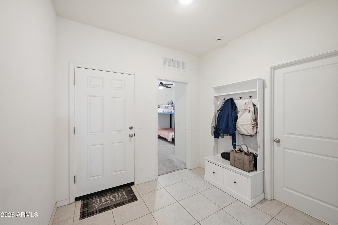 2022 E New Bonnet Ln - Photo 4 of 34