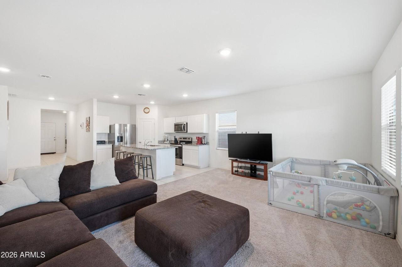 2022 E New Bonnet Ln - Photo 5 of 34