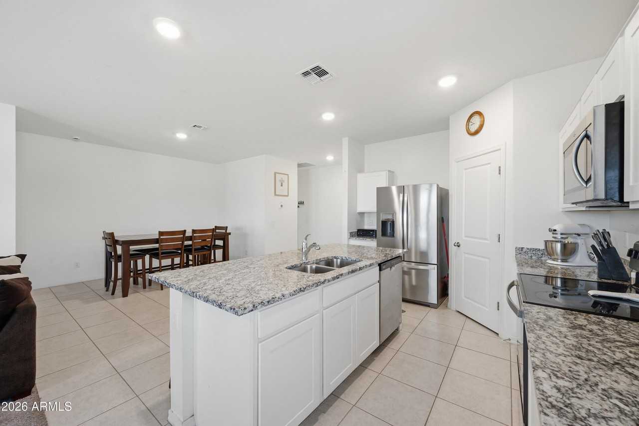 2022 E New Bonnet Ln - Photo 7 of 34