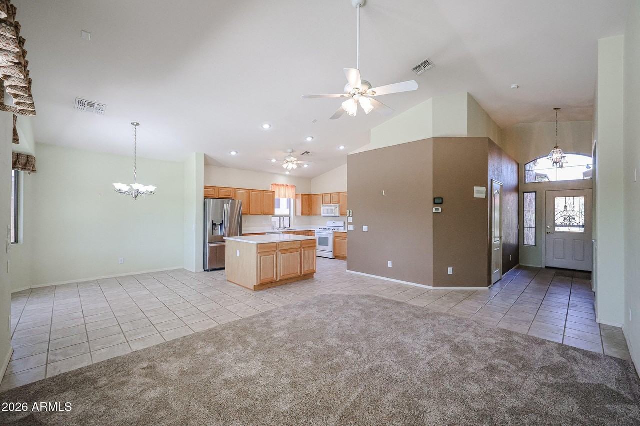 18100 N Coconino Dr - Photo 5 of 50