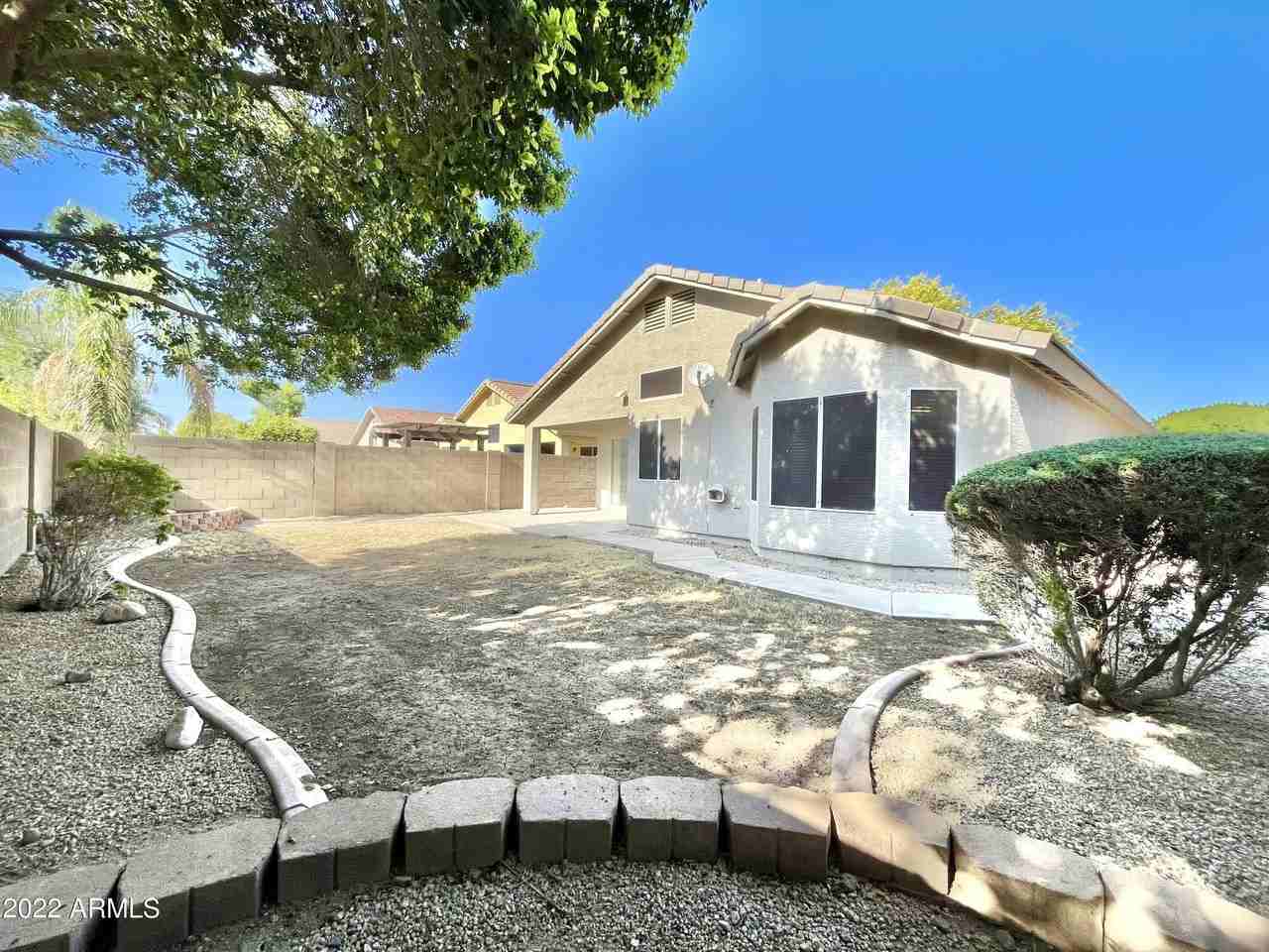 8143 W Mary Ann Dr - Photo 4 of 21