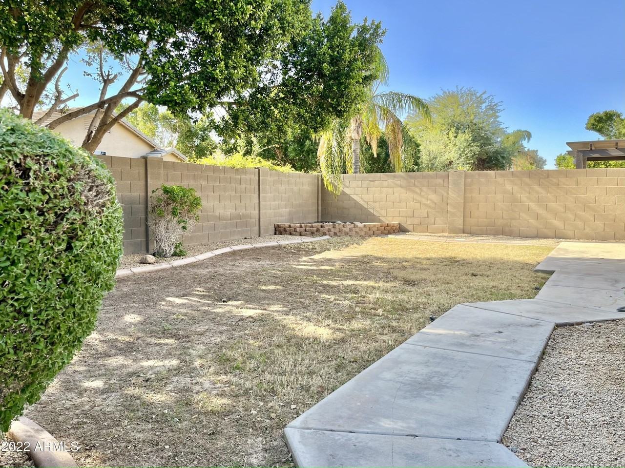 8143 W Mary Ann Dr - Photo 5 of 21