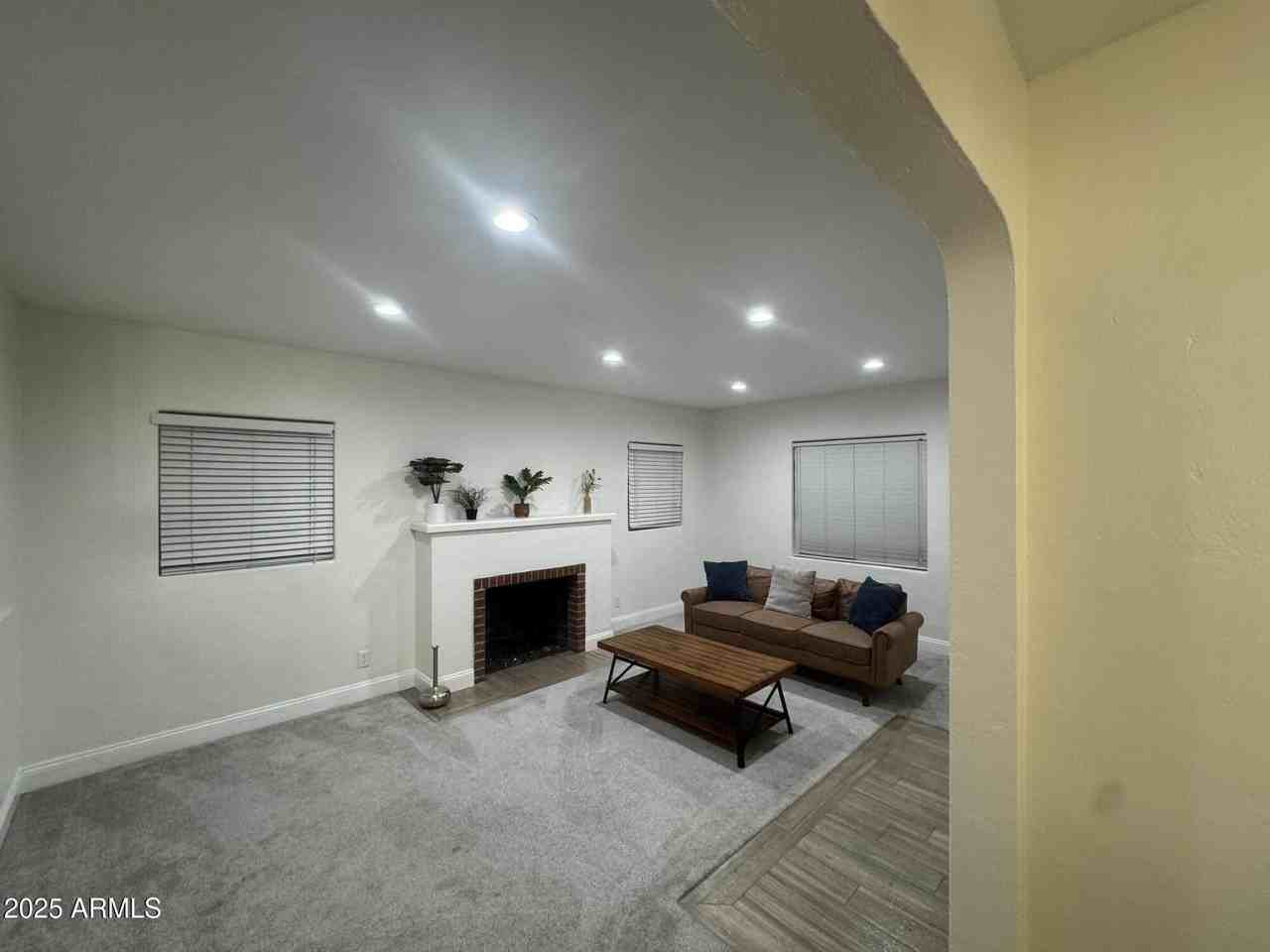 926 W Moreland St - Photo 3 of 8