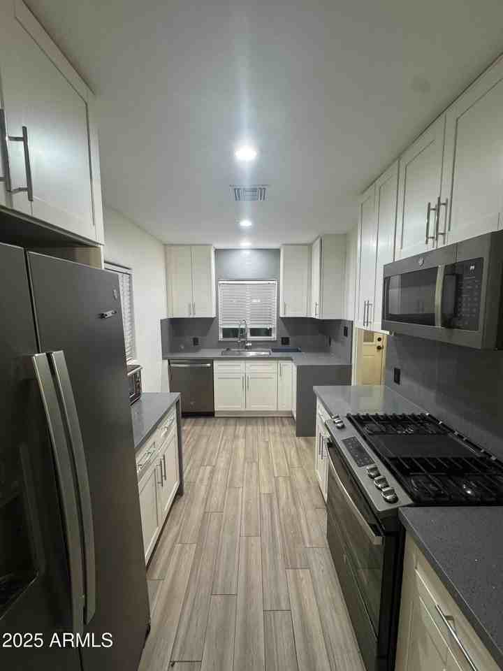 926 W Moreland St - Photo 5 of 8