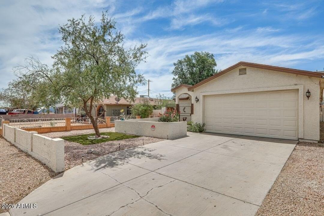 2919 W Palm Ln - Photo 2 of 18