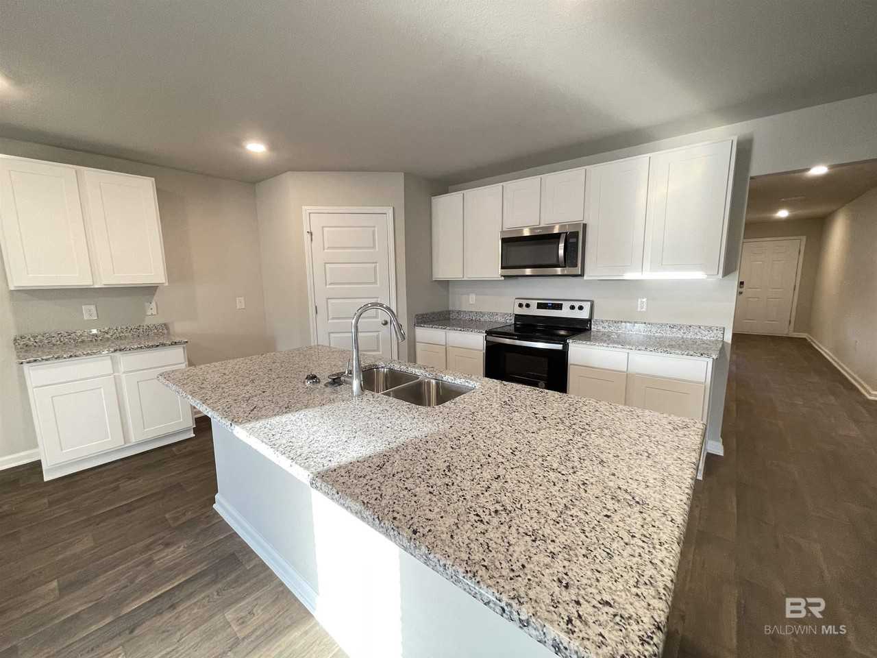 20651 Mercury Dr - Photo 2 of 16
