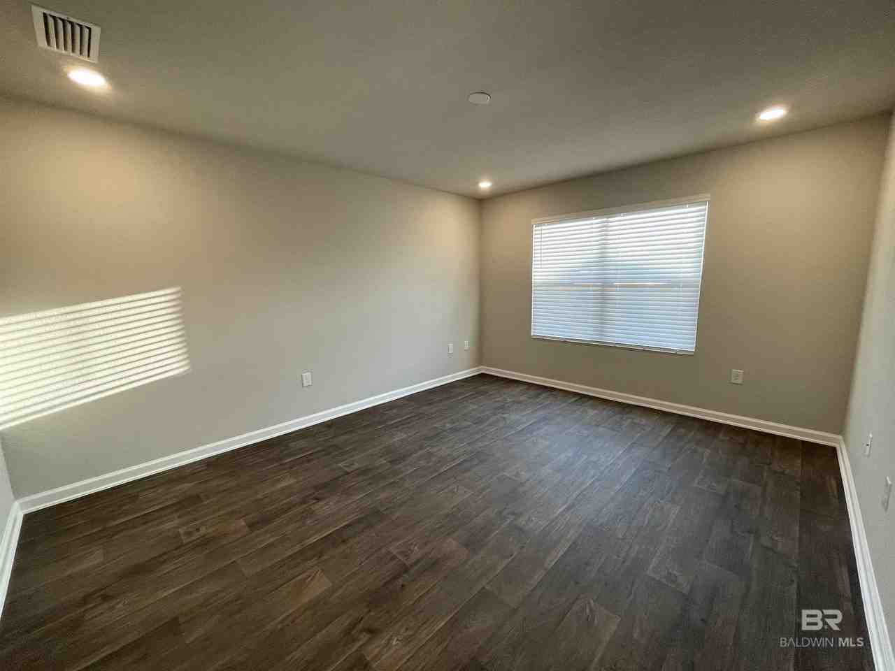 20651 Mercury Dr - Photo 5 of 16