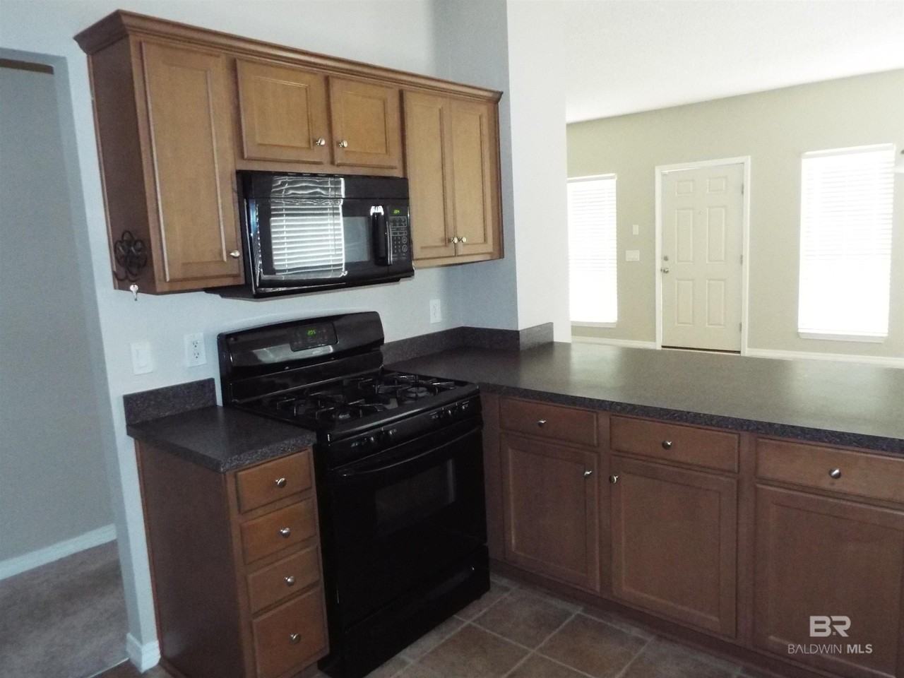 33064 Stables Dr - Photo 4 of 19