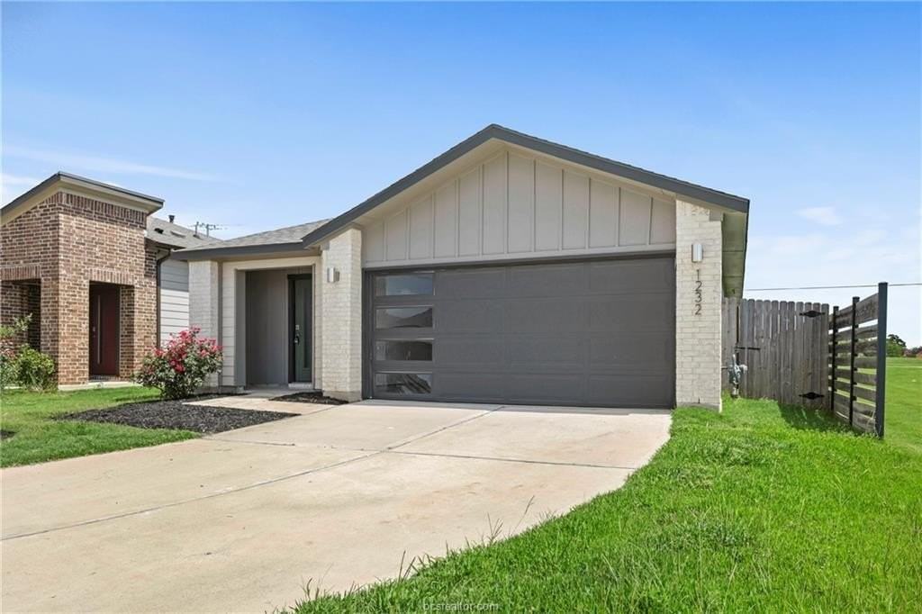 1232 Amistad Loop - Photo 2 of 19